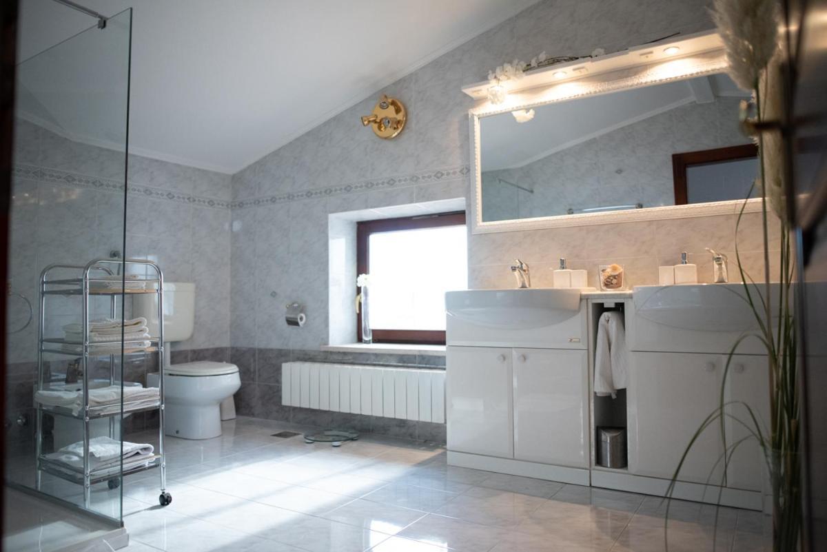 Castle House Rooms, Swimming Pool & Sauna & Tennis Court & Wine Cellar Sezana Exterior photo