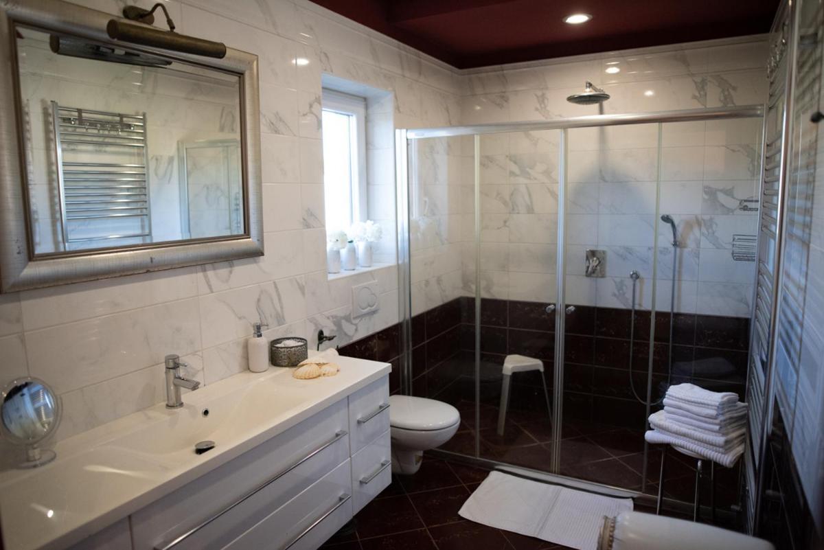 Castle House Rooms, Swimming Pool & Sauna & Tennis Court & Wine Cellar Sezana Exterior photo